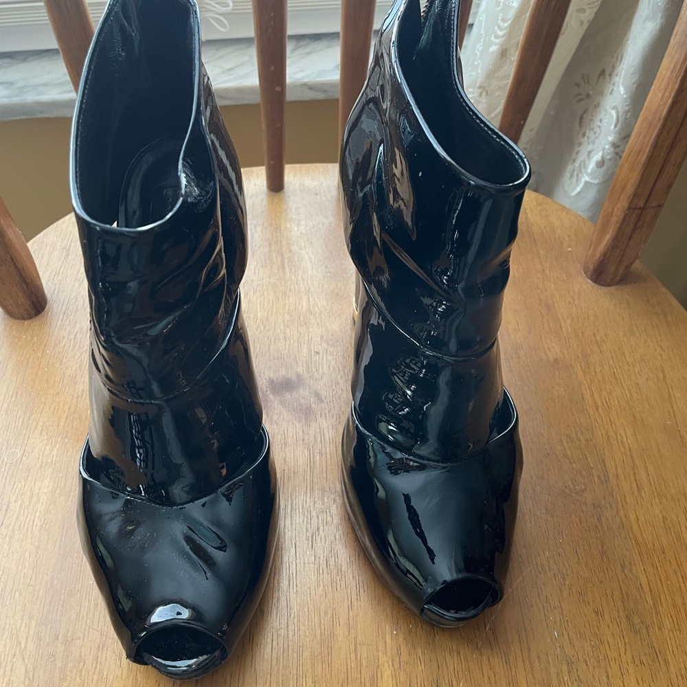 Tory Burch size 8